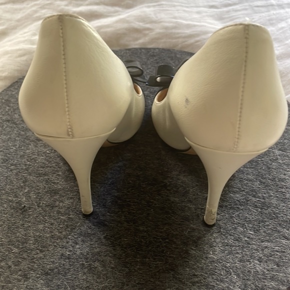 Kate Spade 7.5 Black and White Bow Heel - Picture 3 of 6